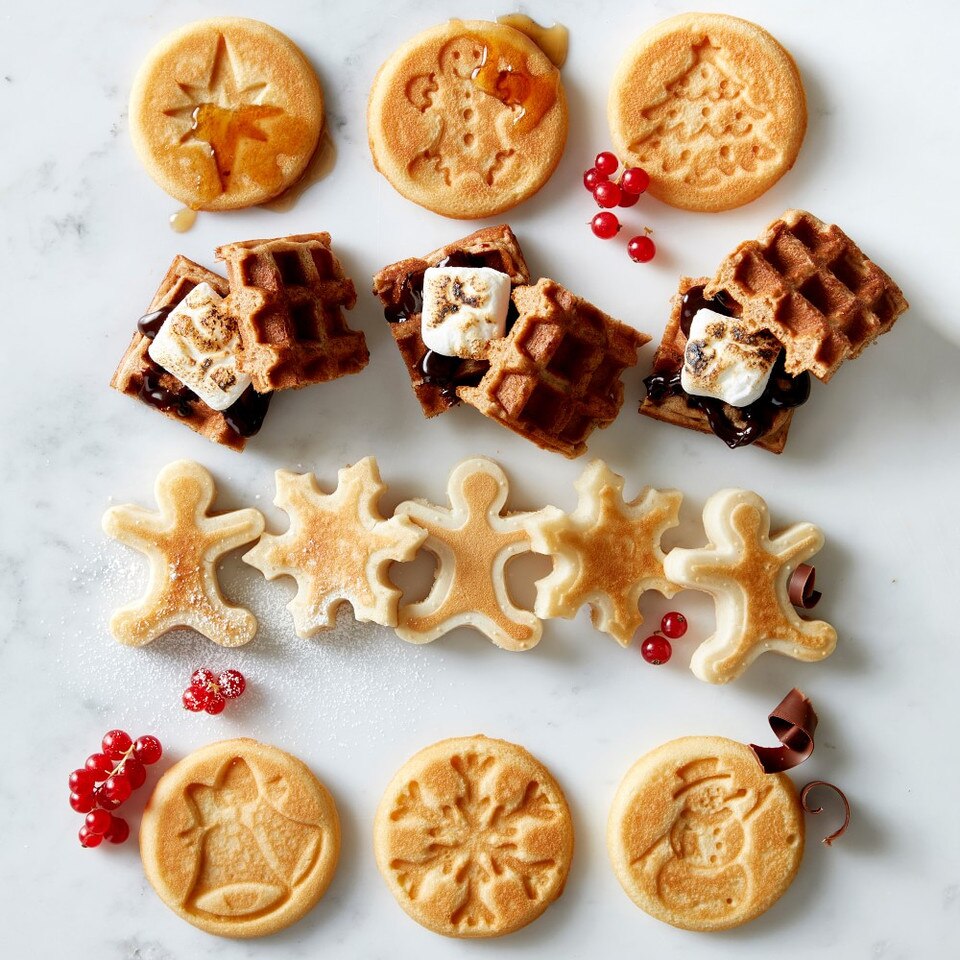 Williams Sonoma Christmas 7in1 Silicone Pancake Flipper Mould with